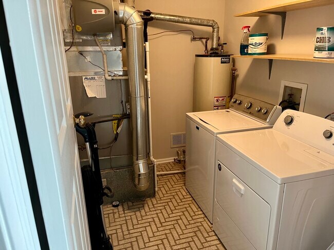 Building Photo - 240 Southwick Ct