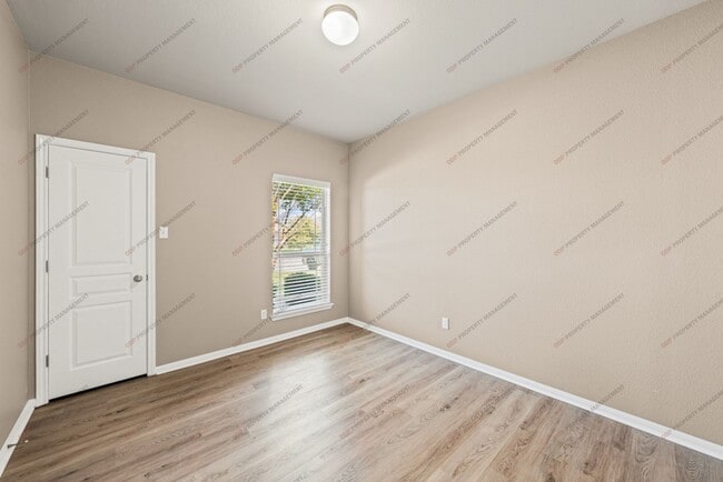 Building Photo - 513 Wedgwood Dr