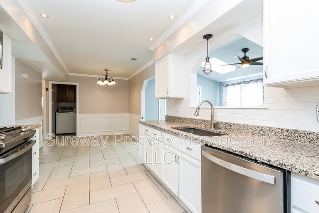 Building Photo - 32 Oakwood Pl