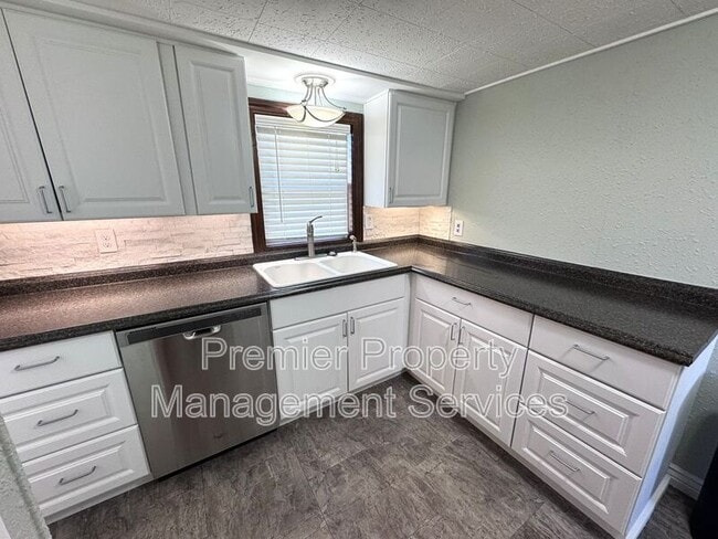 Building Photo - 427 Miles Ave