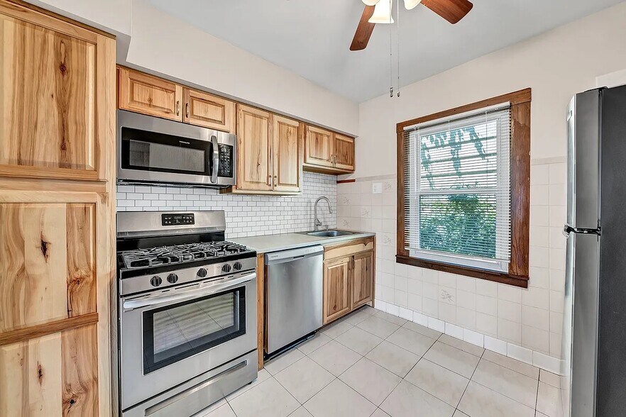 Building Photo - 238 Crestwood Ave