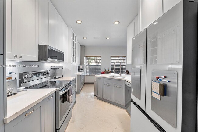 Building Photo - 1975 SE 14th St