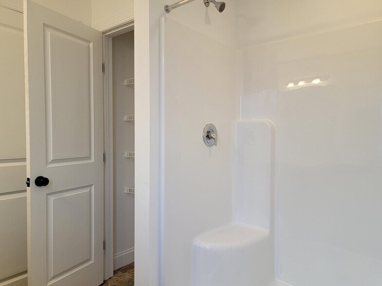 Building Photo - 438 Masonic Dr