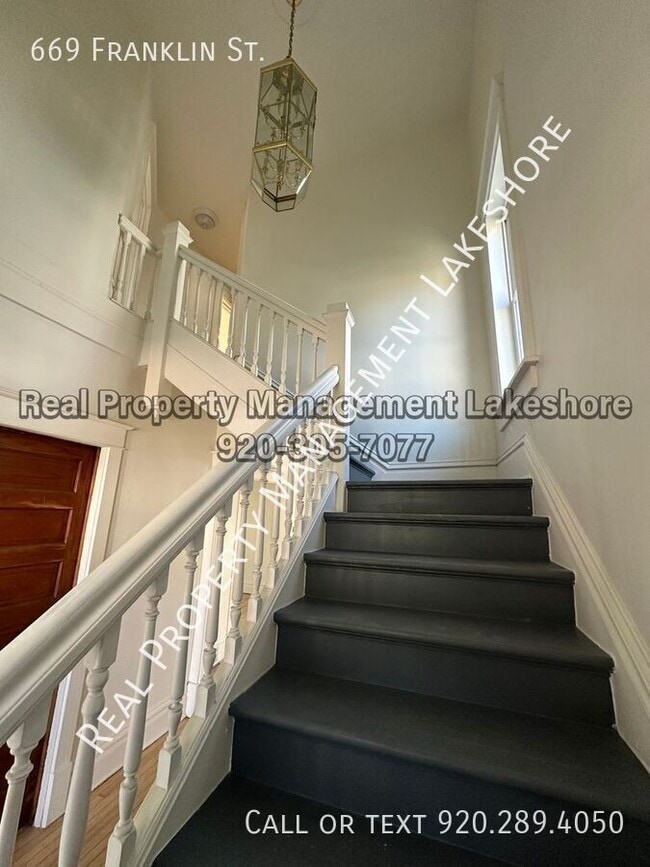 Building Photo - 669 Franklin St