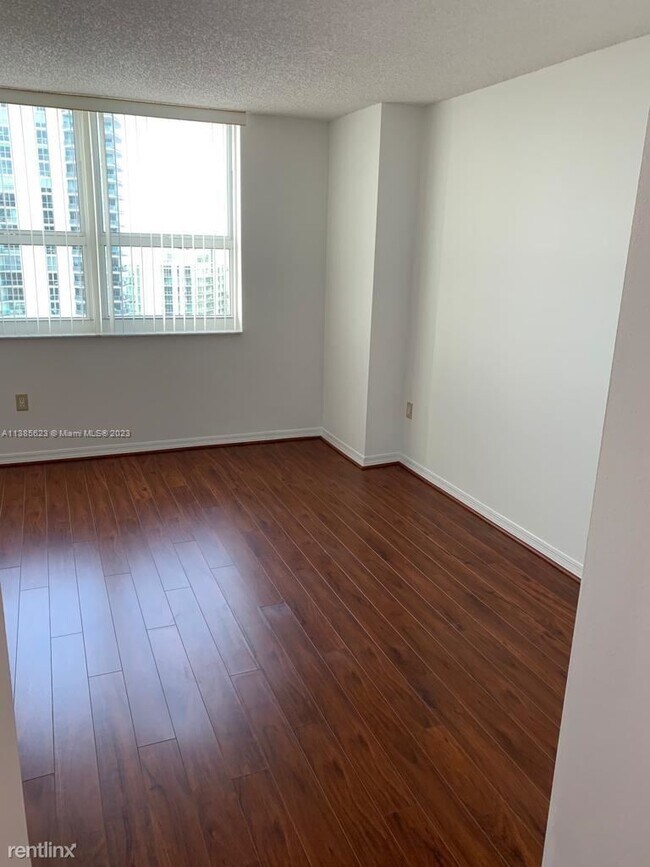 Building Photo - 2 br, 2 bath Condo - 1155 Brickell Bay Dr