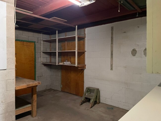 Building Photo - Business Space or Private Residence or Both! Or More?