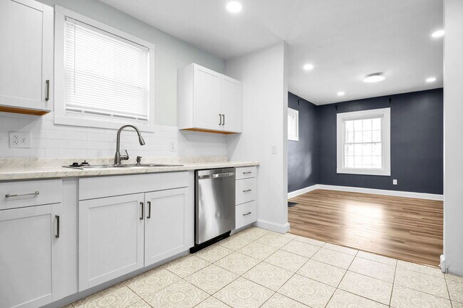 Building Photo - 587 S Ogden Ave