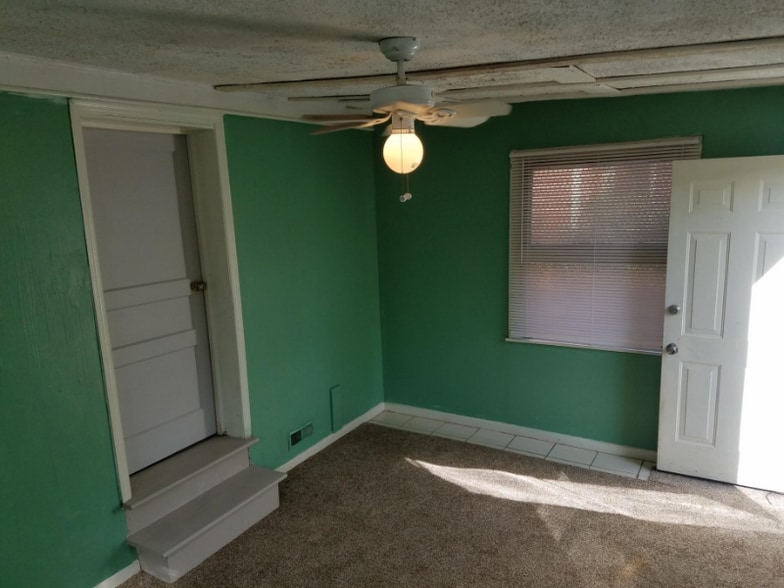 Building Photo - 3215 Clifton Ave