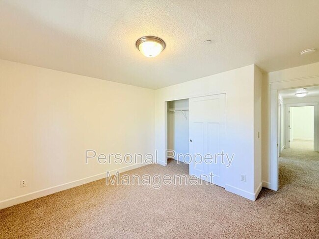 Building Photo - 3368 NW 47th Dr