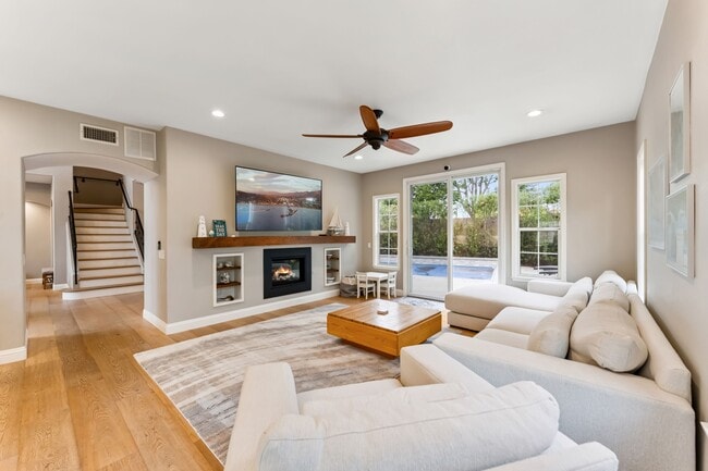 Building Photo - 200 Oak View Ln