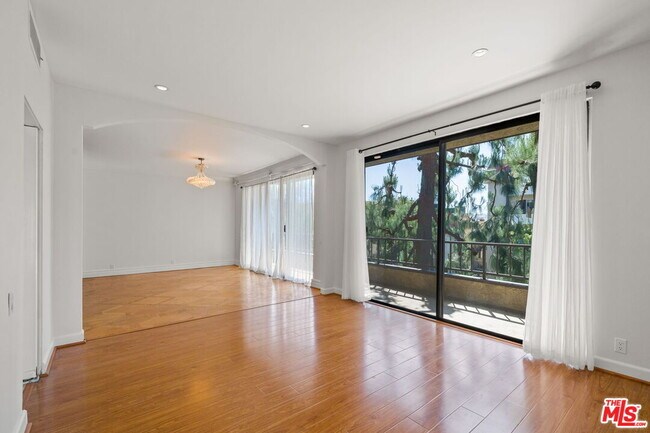 Building Photo - 1210 Kings Rd