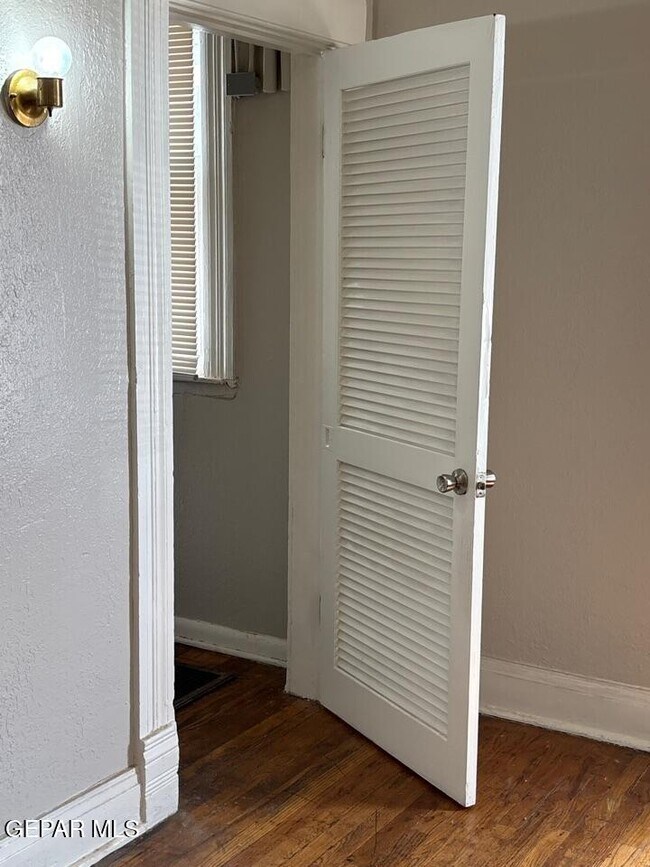 Building Photo - 1114 N El Paso St