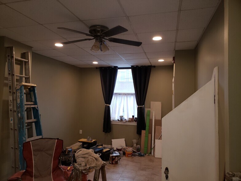 Living Room - 1413 W Ritner St