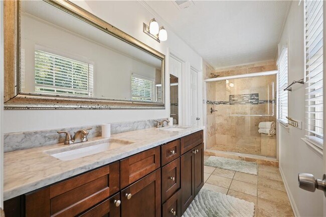 Building Photo - 3003 Maple Ln
