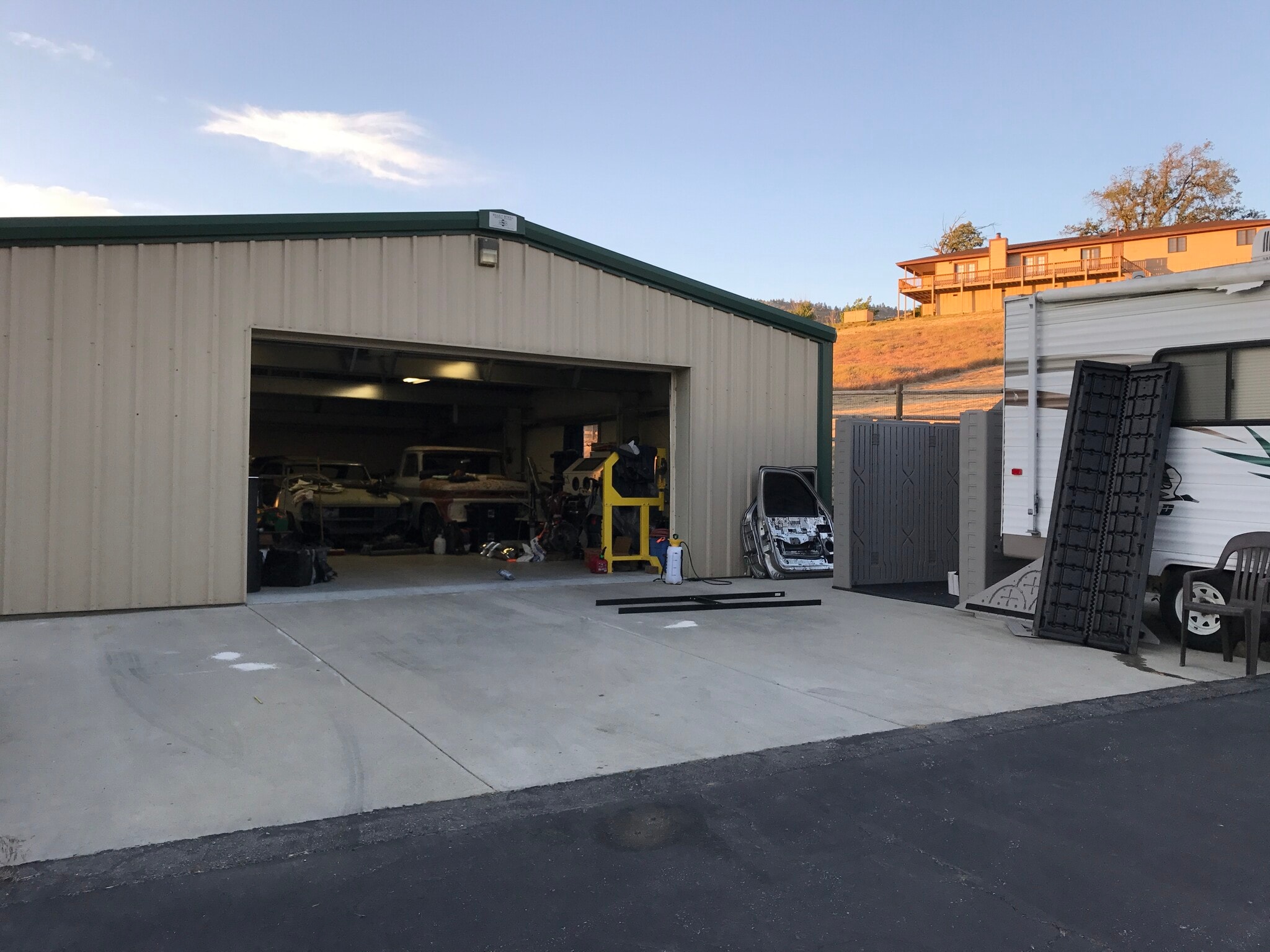 Building Photo - 23740 Lakeview Dr