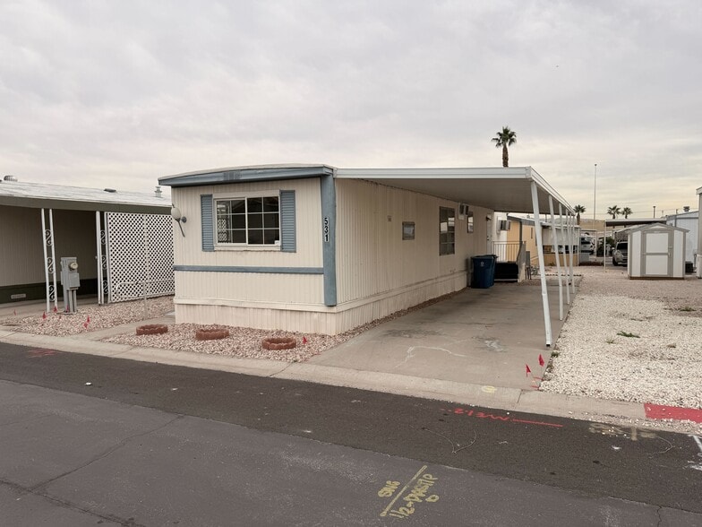 Building Photo - 3601 E Wyoming Ave