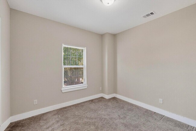 Building Photo - 1703 Ash Crescent St