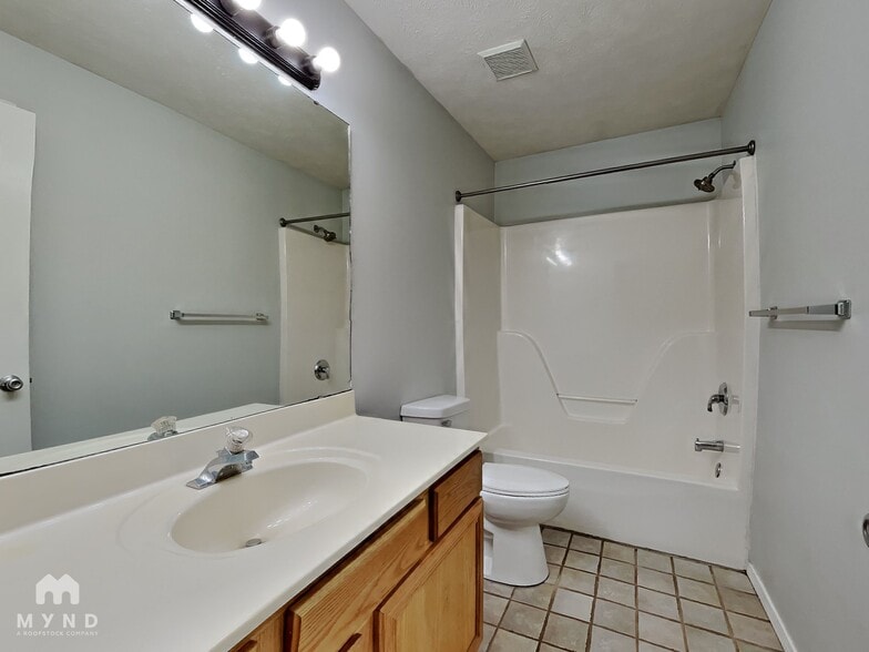 Building Photo - 674 N Jonathan Ave