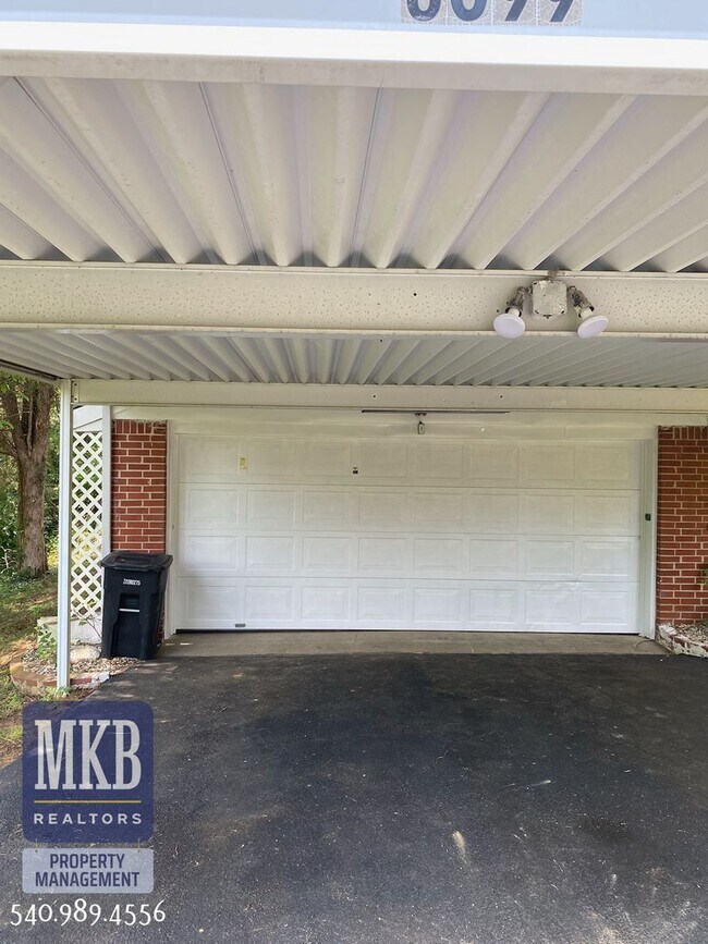 Building Photo - 2-Possibly 3 Bedroom completly remodeled home in Clearbrook