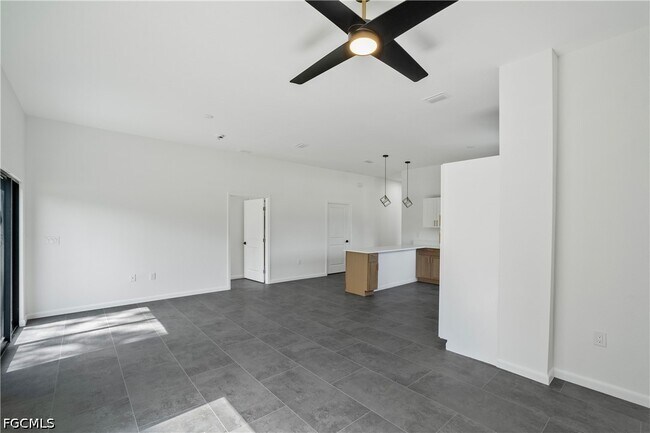 Building Photo - 601 Hawthorne Ave S