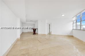 Building Photo - 905 Brickell Bay Dr