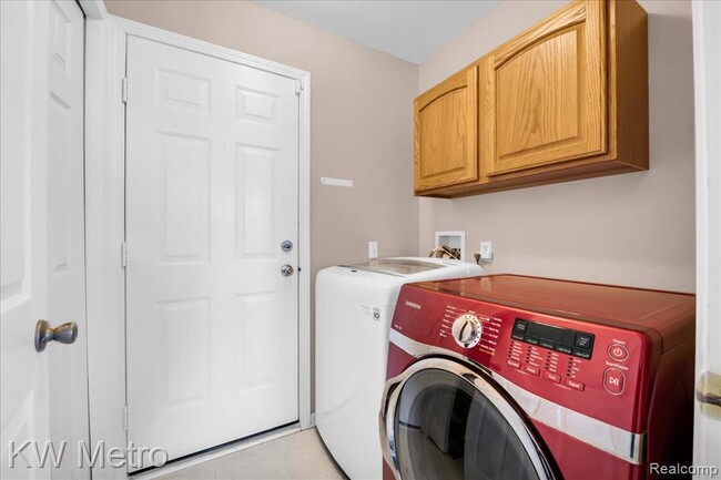 Building Photo - 7696 Henley Dr