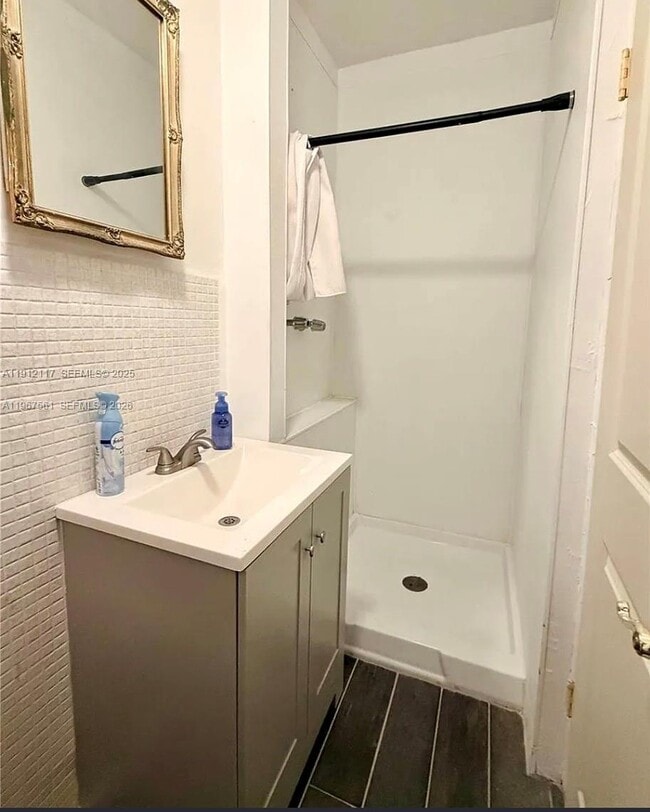 Building Photo - 445 SW 24th Rd