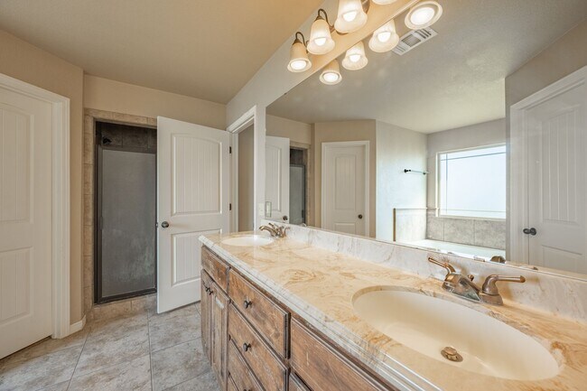 Building Photo - 3/2 in Hillside Terrace!