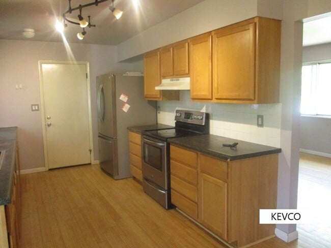 Building Photo - Tri-Level Home by Foothills Mall