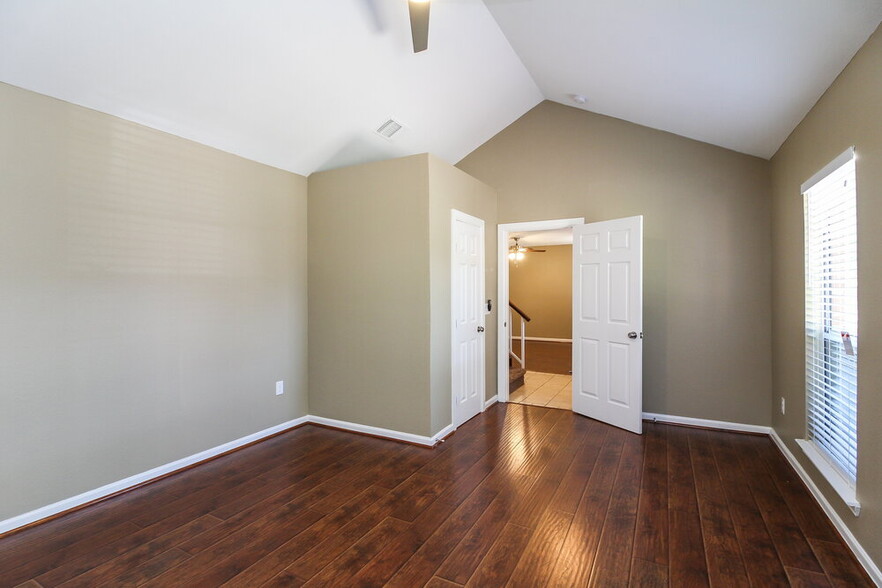 Building Photo - 1524 Chapman St