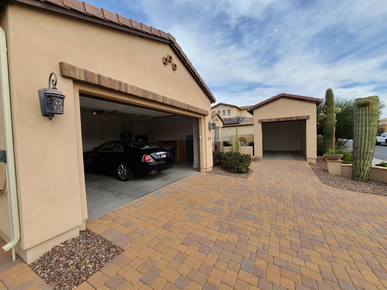 Building Photo - 1714 E Alegria Rd