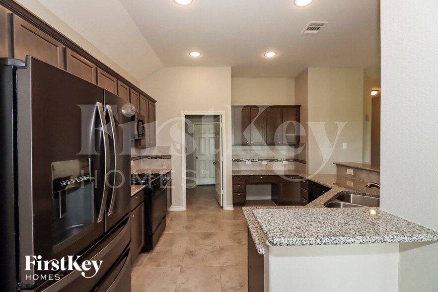 Building Photo - 6211 Kolle Dr