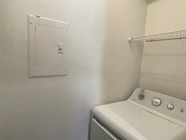 Building Photo - 6500 Harbor Town Dr