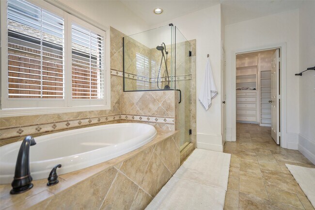 Building Photo - 14311 Islandwoods Dr