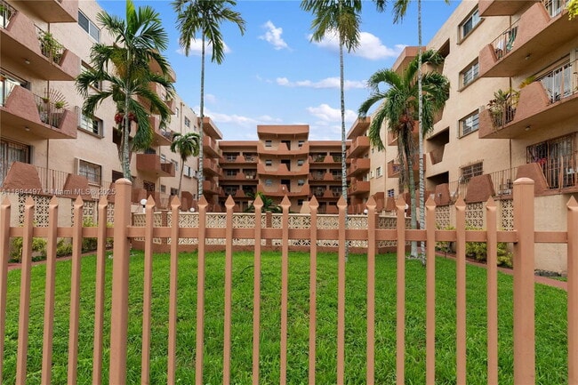 Building Photo - 1630 W 46th St