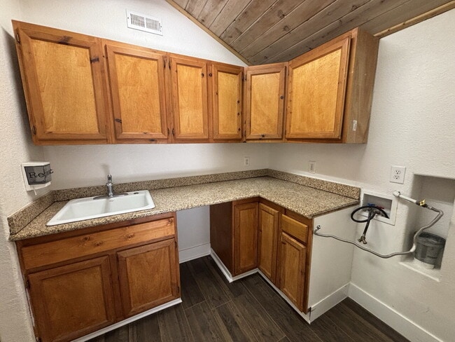 Building Photo - Fully remodeled home on acreage on N Shing...