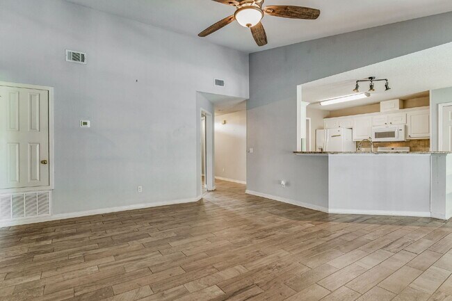 Building Photo - Welcome to your dream home! This stunning ...