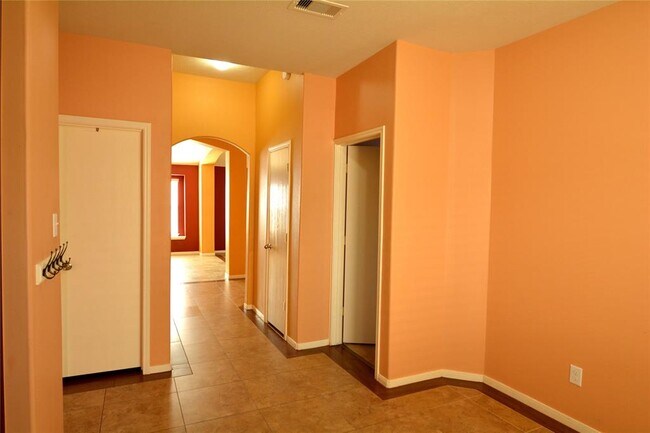 Building Photo - 9303 Daisy Cove Ln