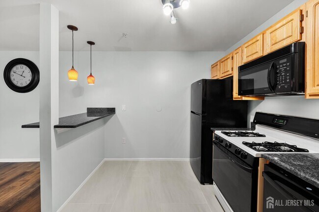 Building Photo - 230 Vasser Dr