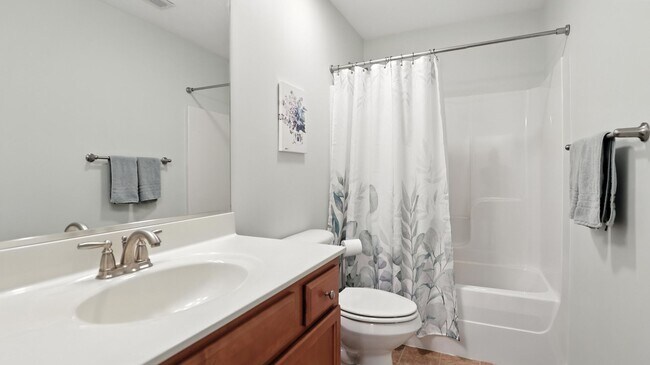 Building Photo - Charming 3 Bed, 2.5 Bath Condo in Midlothi...