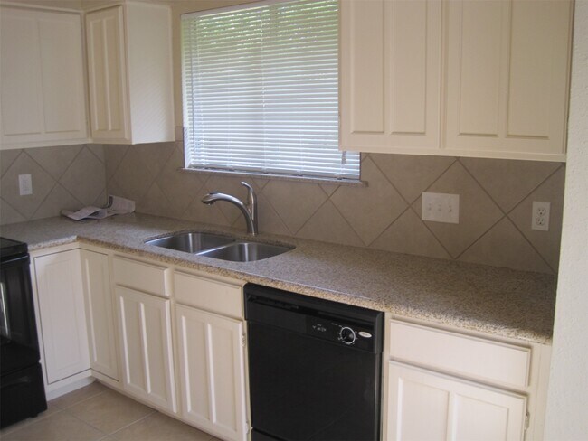 Building Photo - 6822 Harpers Dr