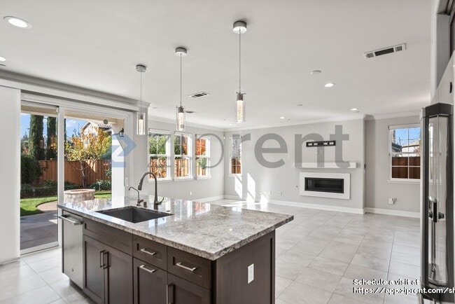 Building Photo - 205 Vereda del Turia