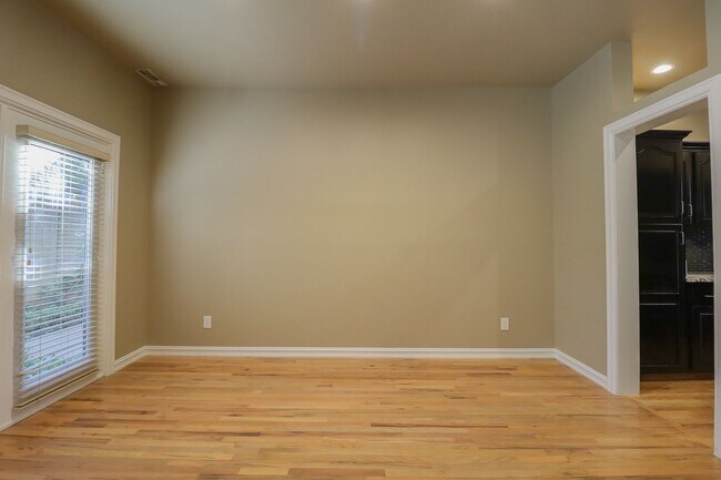 Building Photo - 1 Bed | 1.5 Bath Near Downtown Tulsa!