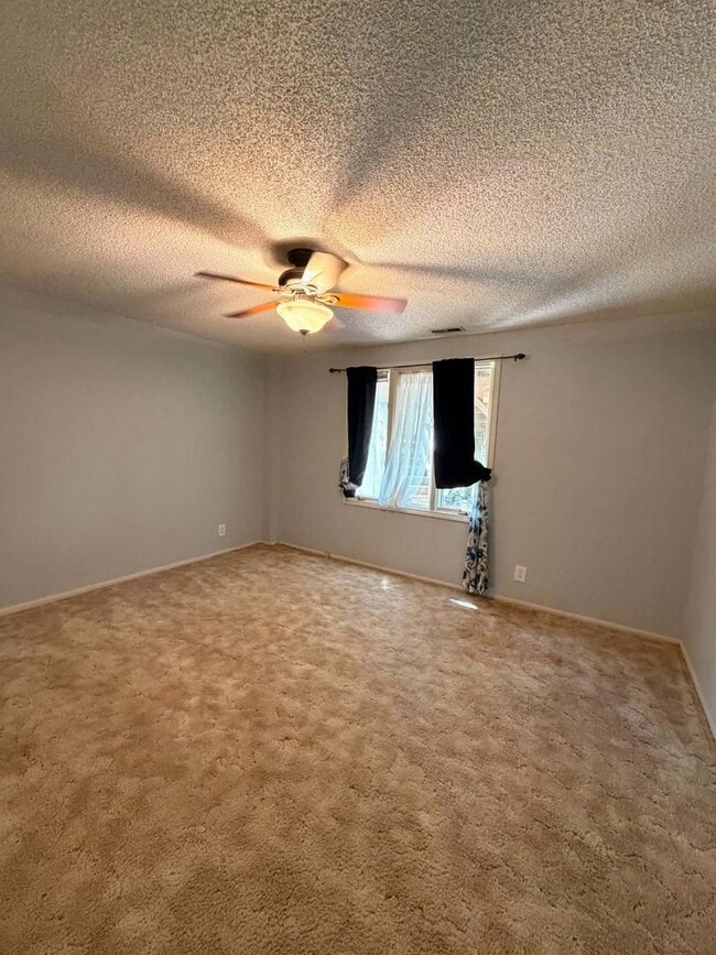 Building Photo - 4427 Edgewood Cir