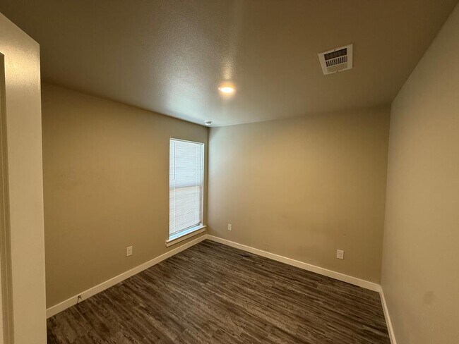 Building Photo - 65 Maverick Dr