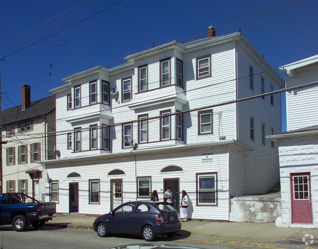 Primary Photo - 770-772 King Philip St