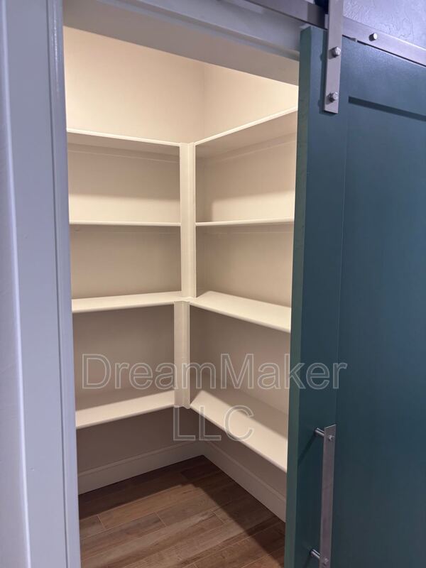 Building Photo - 1902 Hollow Crst Ct