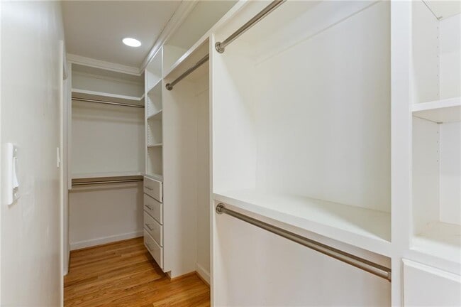 Building Photo - 3355 Pinetree Dr SE