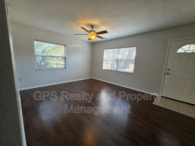 Building Photo - 2001 E Grant Ave