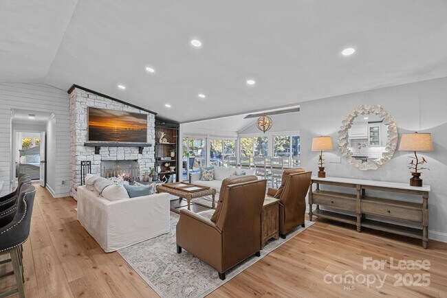 Building Photo - 18026 Whispering Oaks Dr